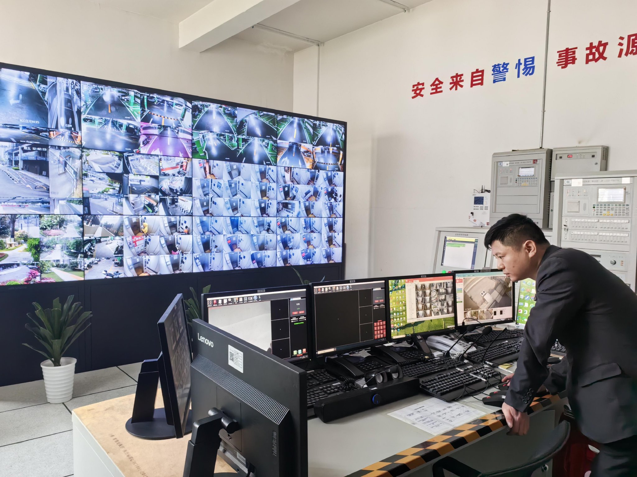 5G技术如何助力AI边缘计算盒子在社区安防中的应用？(图2)