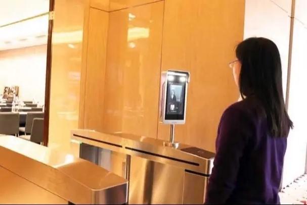 除了MTCNN和YOLO系列，还有哪些常用的人脸检测算法？(图3)