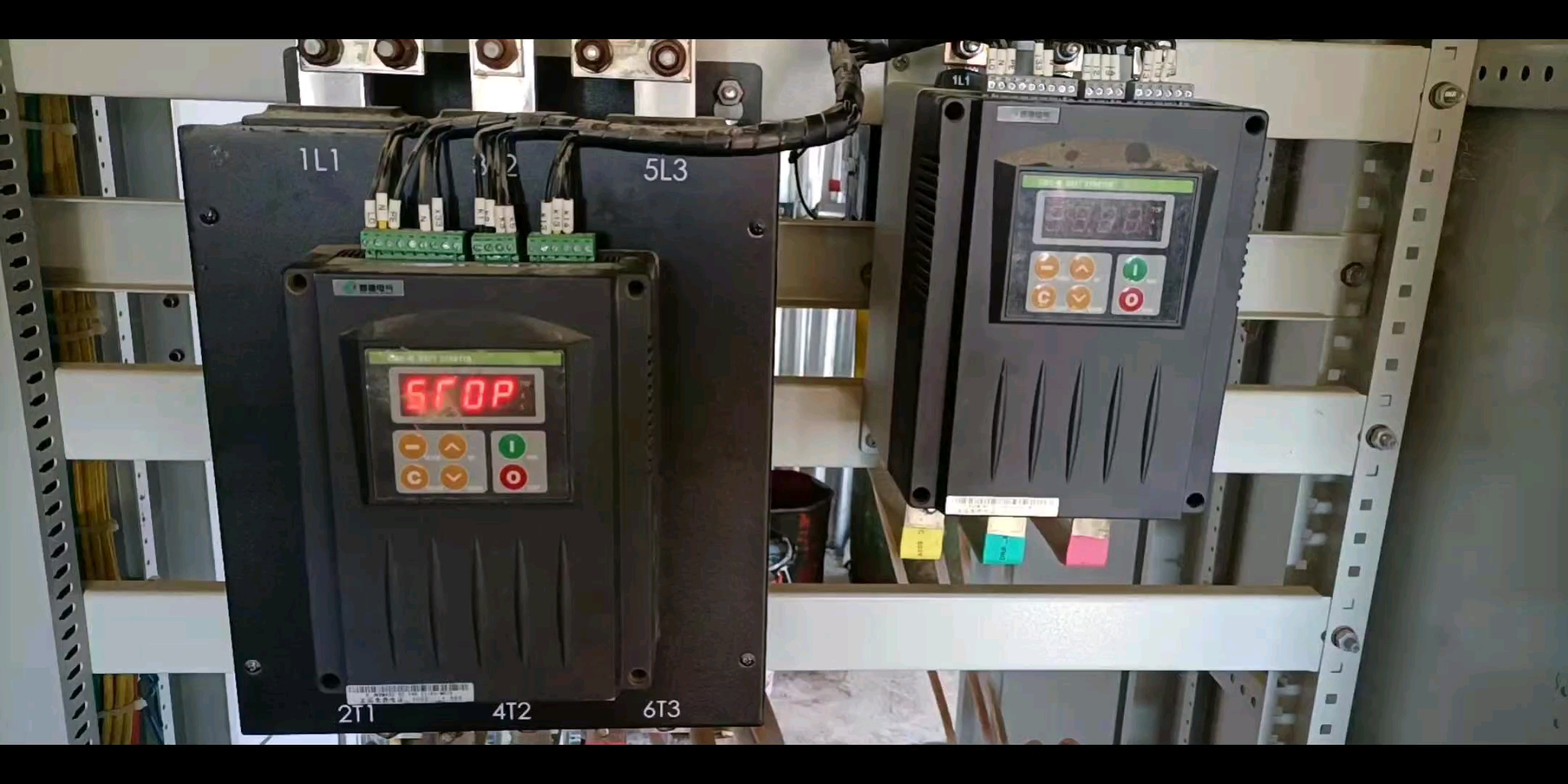 AI边缘计算盒子连接振动传感器，实现设备健康监测与故障预测(图1)