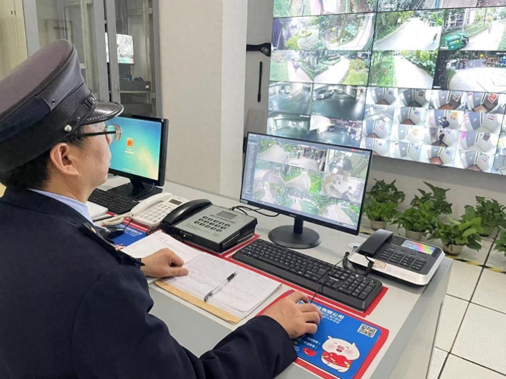 AI 边缘计算盒子连接压力传感器，精准测量与安全监控
