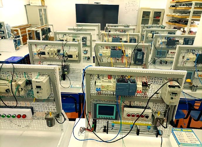 边缘计算机与PLC、通讯协议三者的核心定义、适配与协同