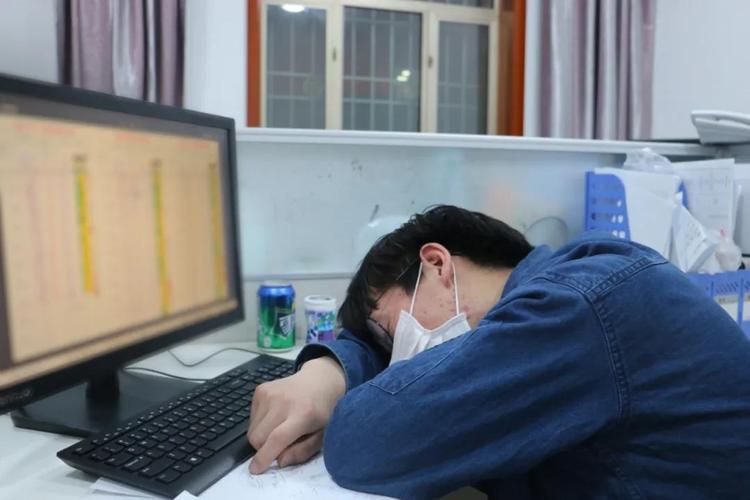  人员睡岗/脱岗检测算法通过计算机视觉技术，结合目标检测与行为分析，有效降低人工巡检成本和安全风险(图1)