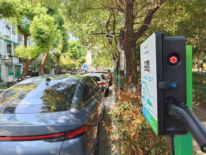 蓝牌车占用充电桩检测：技术、硬件与政策的协同解决方案