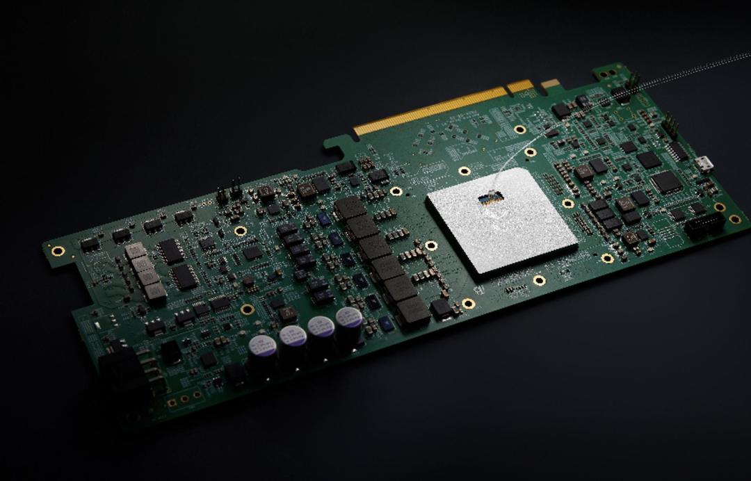 AI训练卡与计算卡的比较:未来异构计算(CPU+GPU+国产加速卡)将成为主流,推动AI算力普惠化(图1)