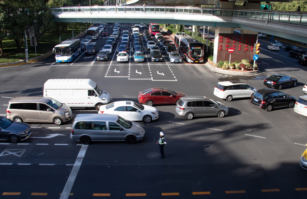 2025年将达178亿！边缘AI盒子市场报告：工业占36.5%，中西部增速超47%(图3)