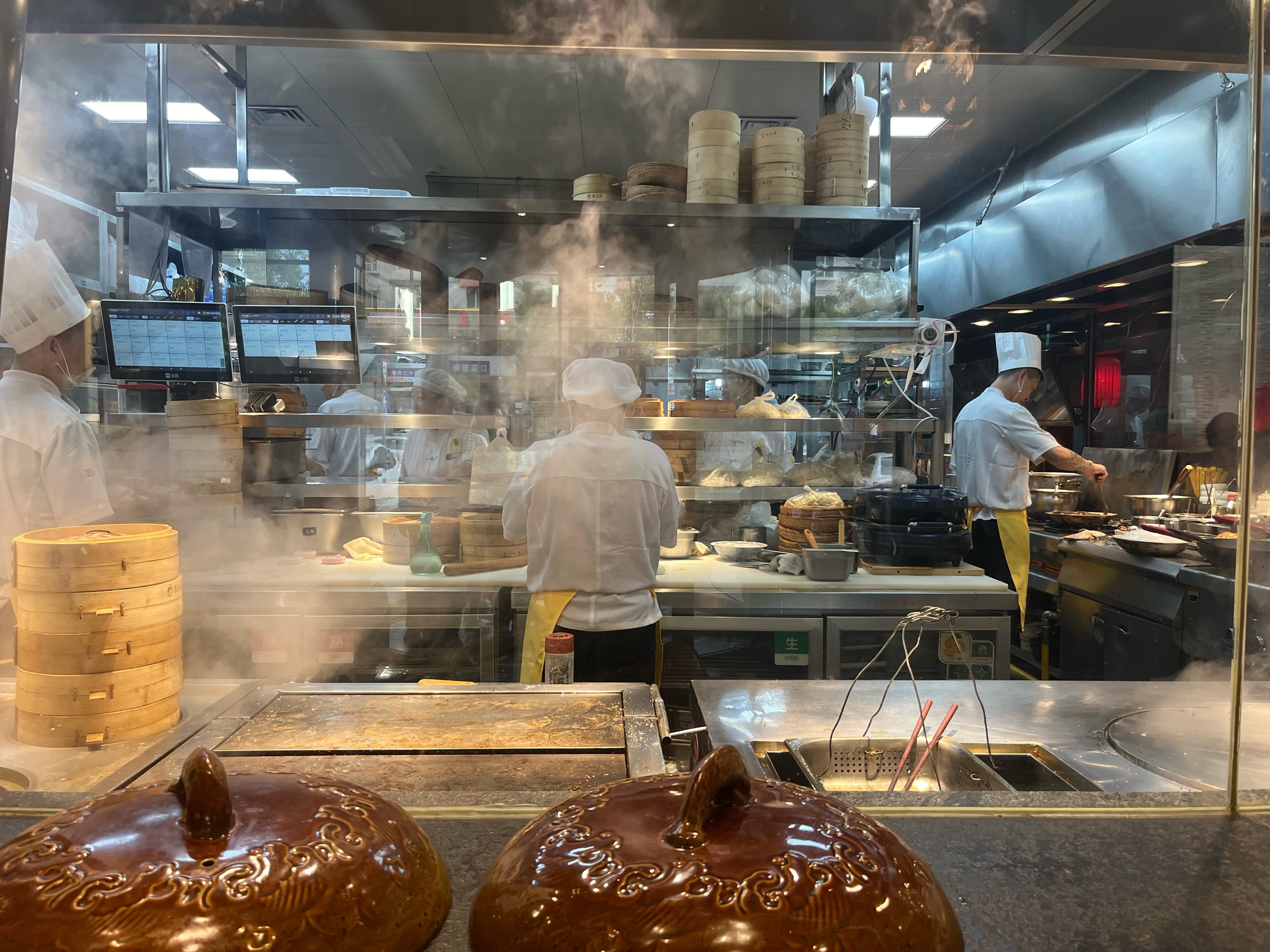 覆盖500家门店!厨师服检测算法如何让连锁餐饮合规监管效率提升40%?(图1)