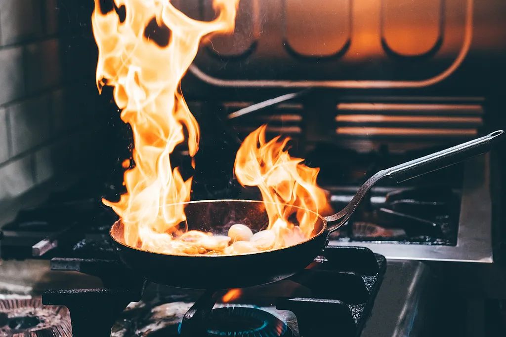 边缘计算赋能后厨安防:明火离岗算法推理延迟42ms,毫秒级推送告警(图4)