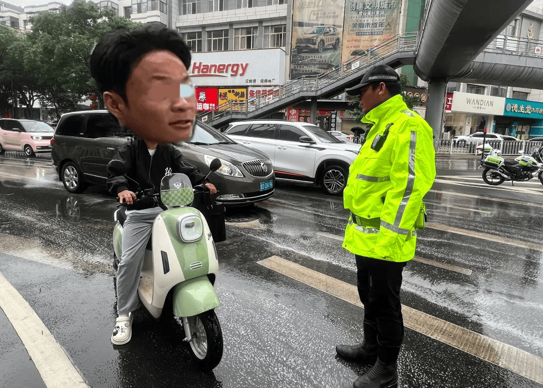 校园周边安全加码！AI检测算法精准识别学生未戴头盔，佩戴率飙升至98%(图2)