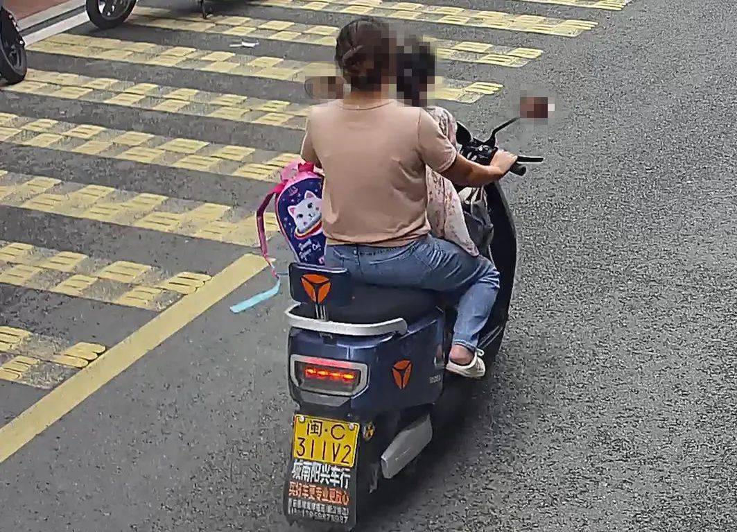 识别率98.2%!YOLOv10 算法破解骑车未戴头盔检测难题,雨雾天也能精准抓拍(图2)