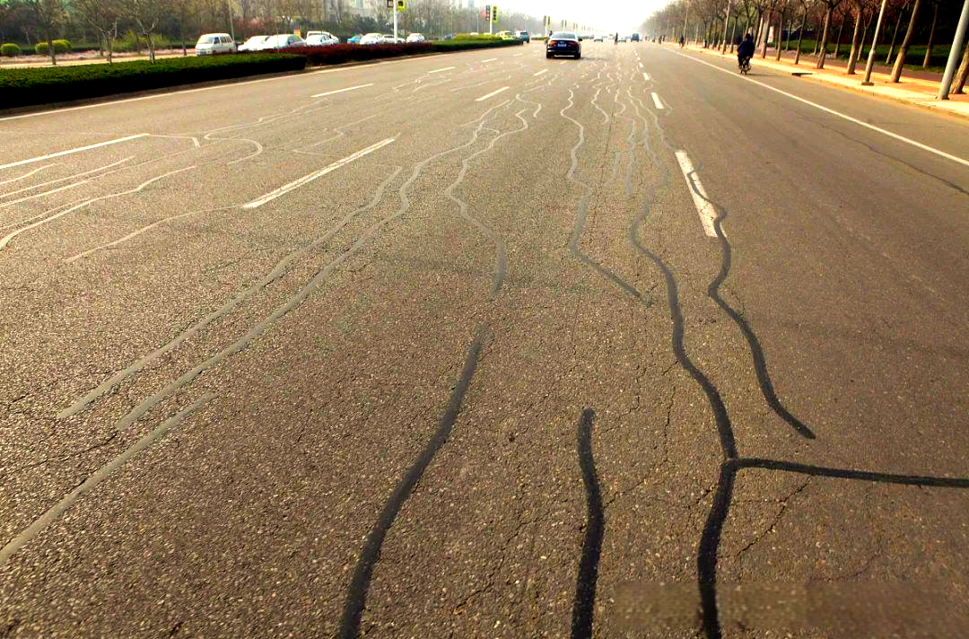 毫秒级识别+闭环处置,主流边缘计算盒子破解路面裂缝巡检痛点(图1)