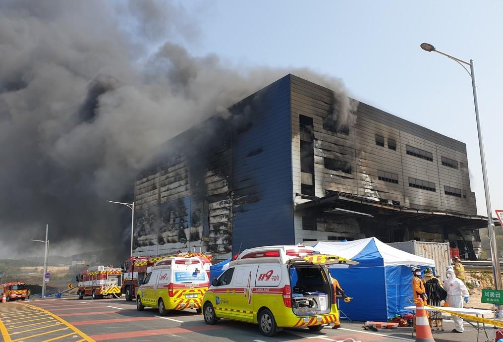 韩国60小时物流大火烧出安全漏洞！国内边缘计算盒子凭烟火检测筑牢仓储防线(图1)