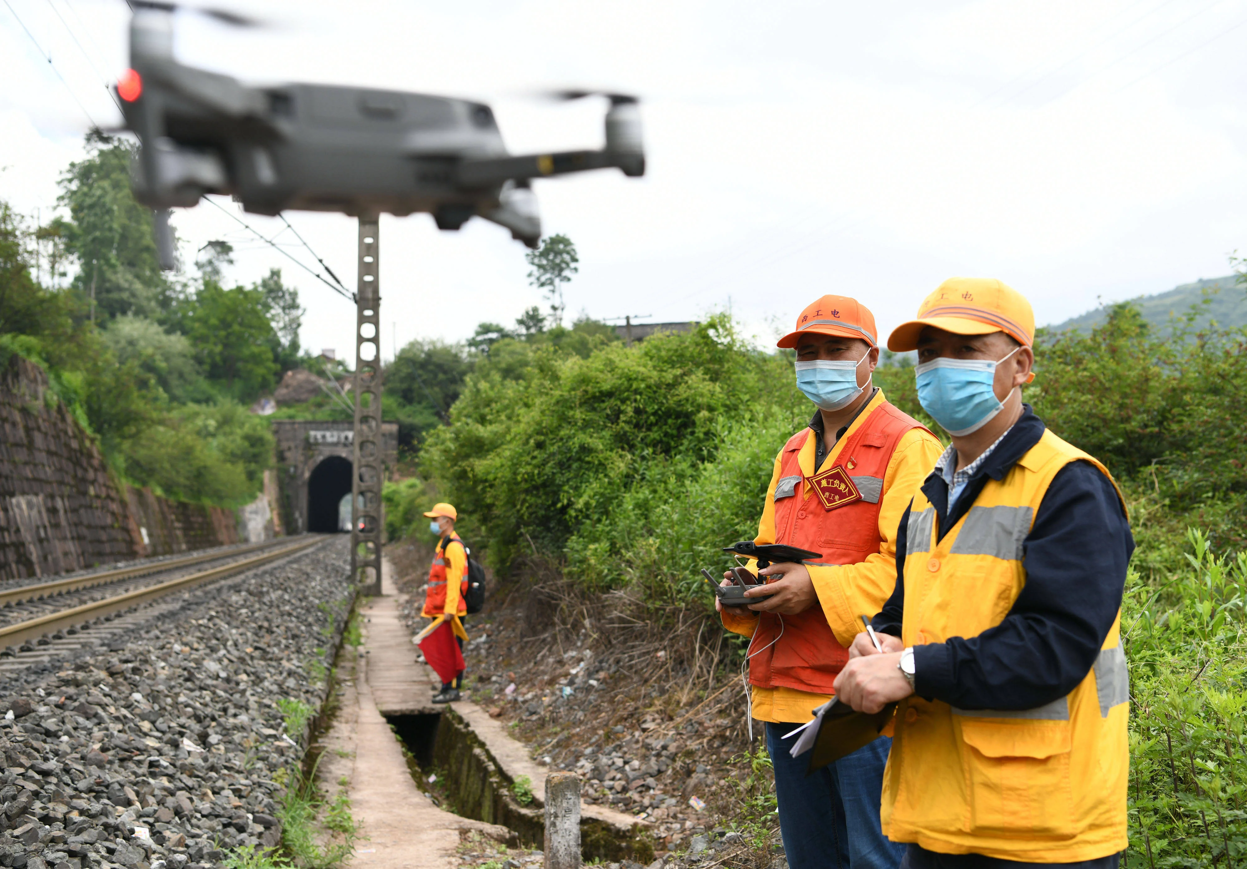 RV1126B芯片AI分析盒子：配电室智能化改造的7×24小时无人巡检解决方案(图2)