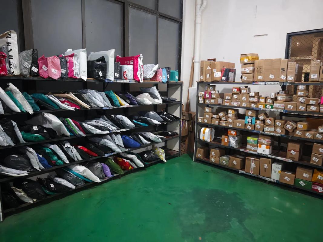 驿站包裹防盗有妙招！AI边缘计算盒子实现异常行为实时识别(图1)