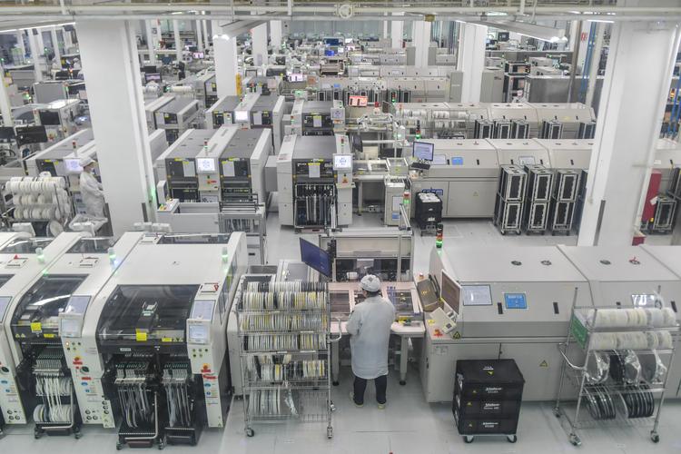 零下40℃也能稳运行,小型边缘算力盒子适配工业场景的3大核心优势(图1)