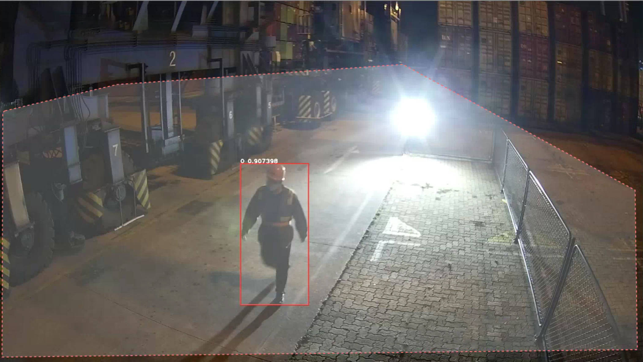 监控AI视频分析盒子：烟火/入侵秒级识别，本地告警不延迟