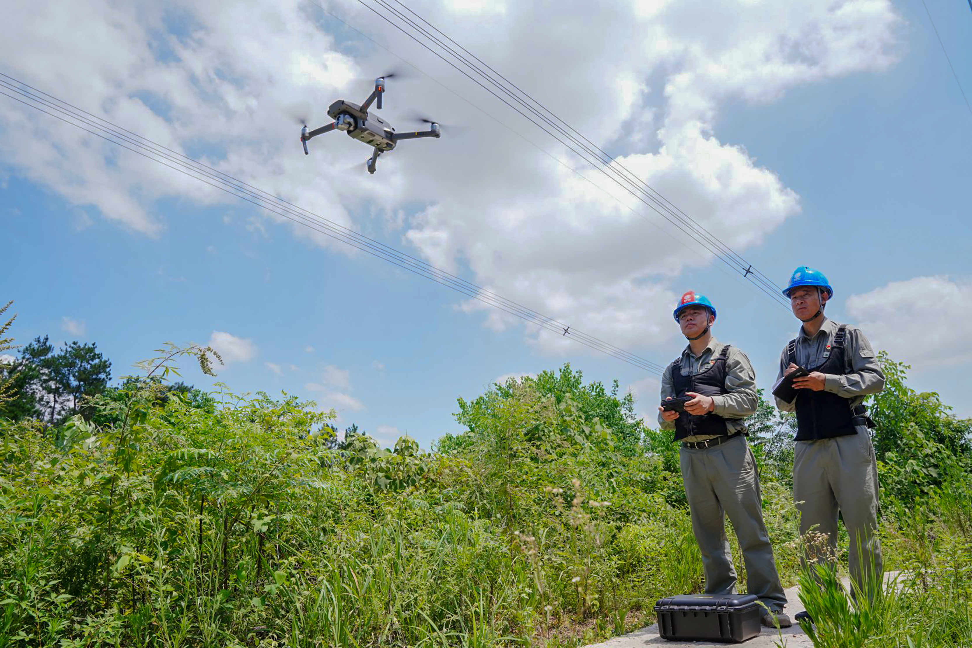 大模型算力平台赋能千行百业：影视周期缩2/3、电力巡检日活破4000万次(图1)