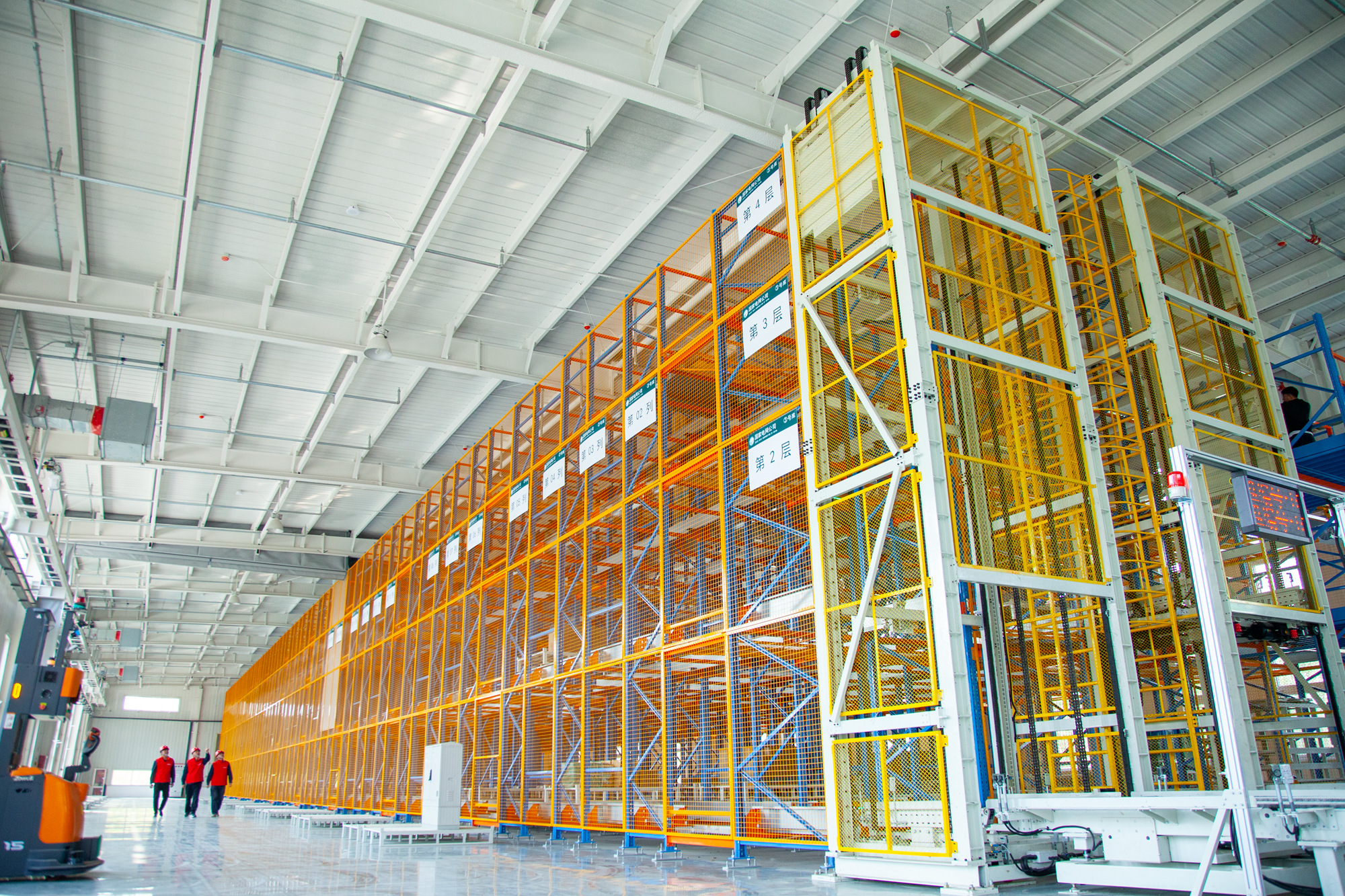 智慧仓储核心装备！边缘计算盒打通温湿度+安防+人员全监控(图2)