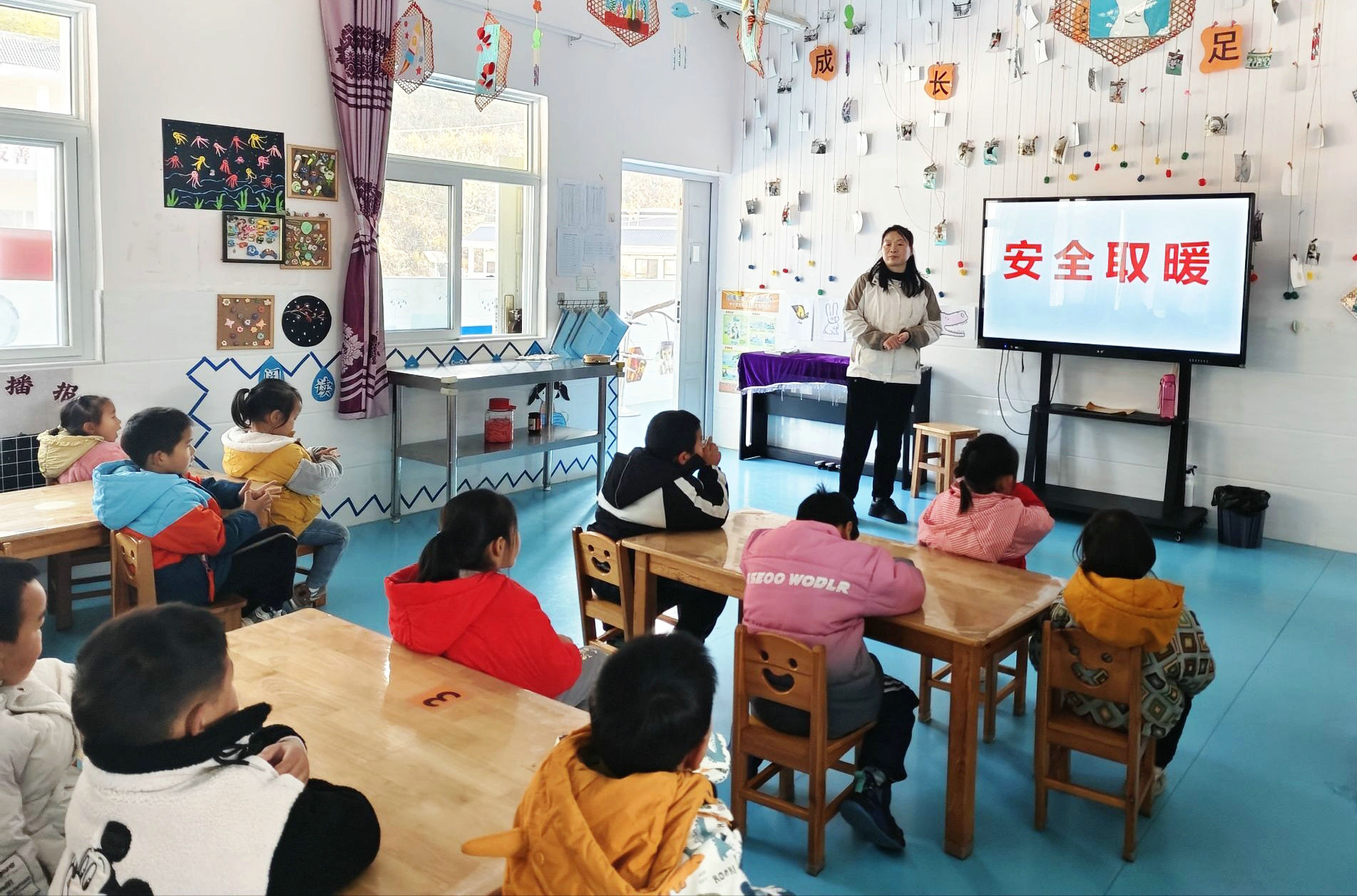 不用上云也能AI！2026年边缘计算盒子为何成企业智能化首选？万物纵横DA320S实测揭秘(图1)