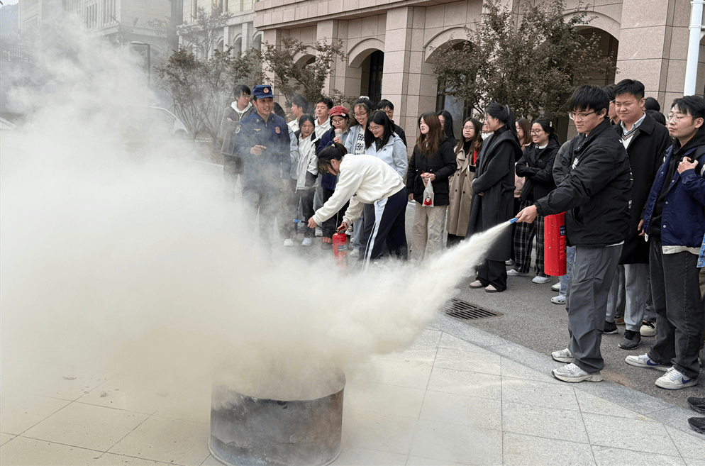 不用上云也能AI！2026年边缘计算盒子为何成企业智能化首选？万物纵横DA320S实测揭秘(图4)