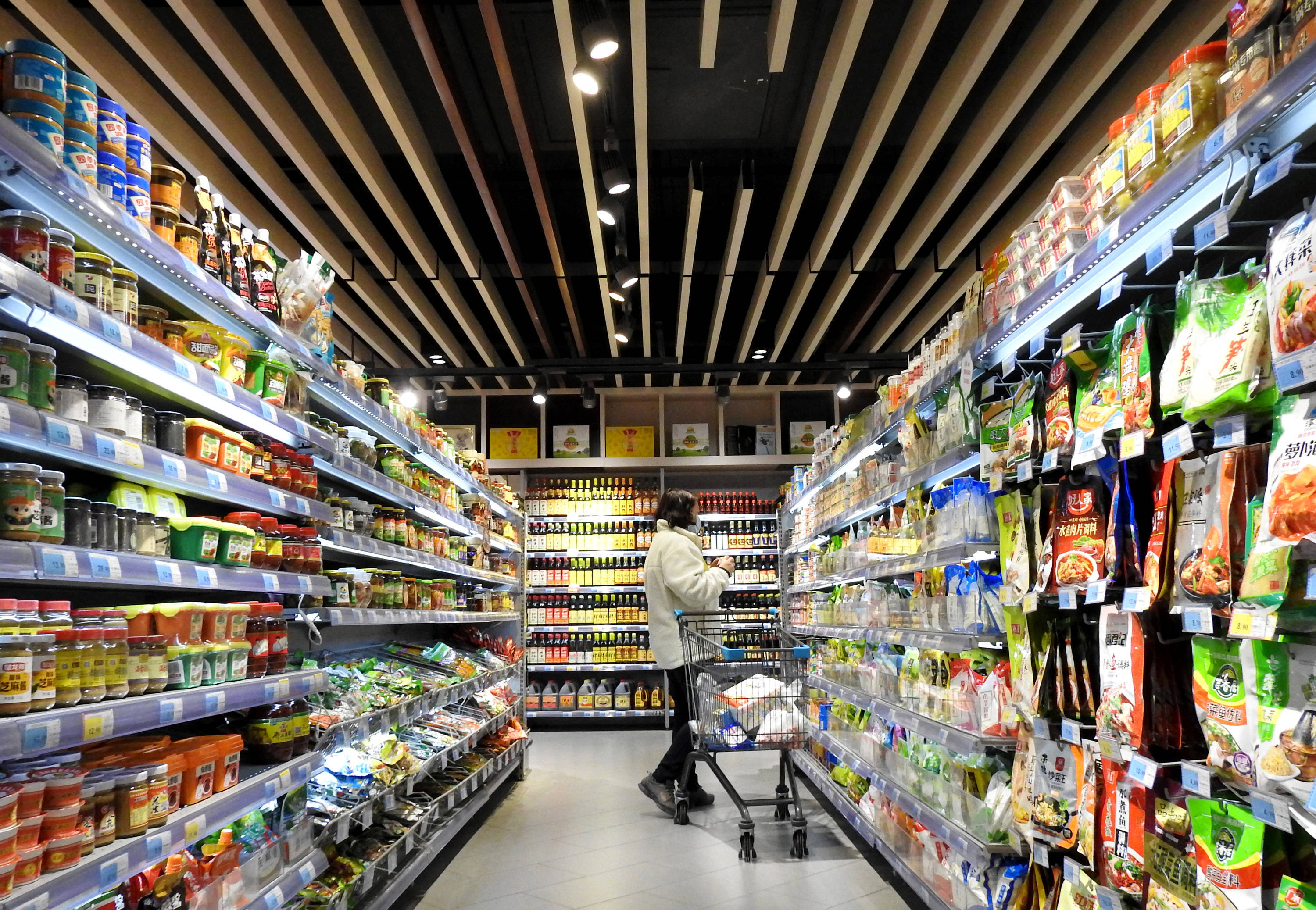 AI 边缘计算服务器选型与部署:从智慧工厂到零售(图3)