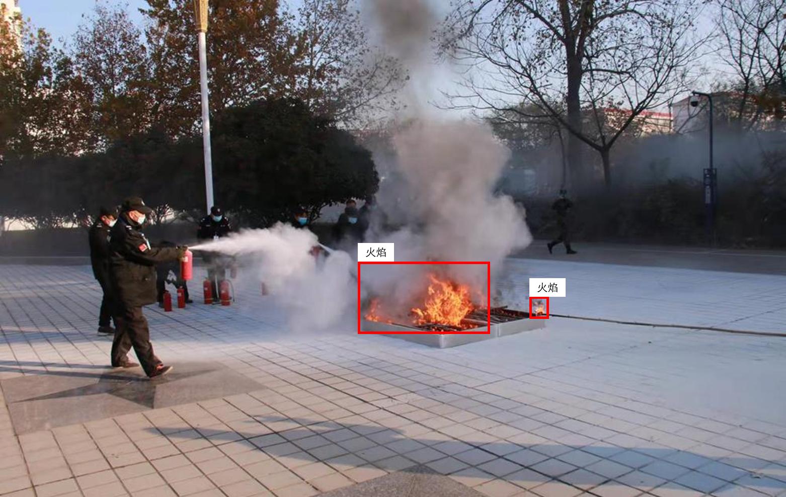 算能 CV186AH 边缘计算盒子：生态开放，兼容 TensorFlow/PyTorch/ 飞桨(图2)