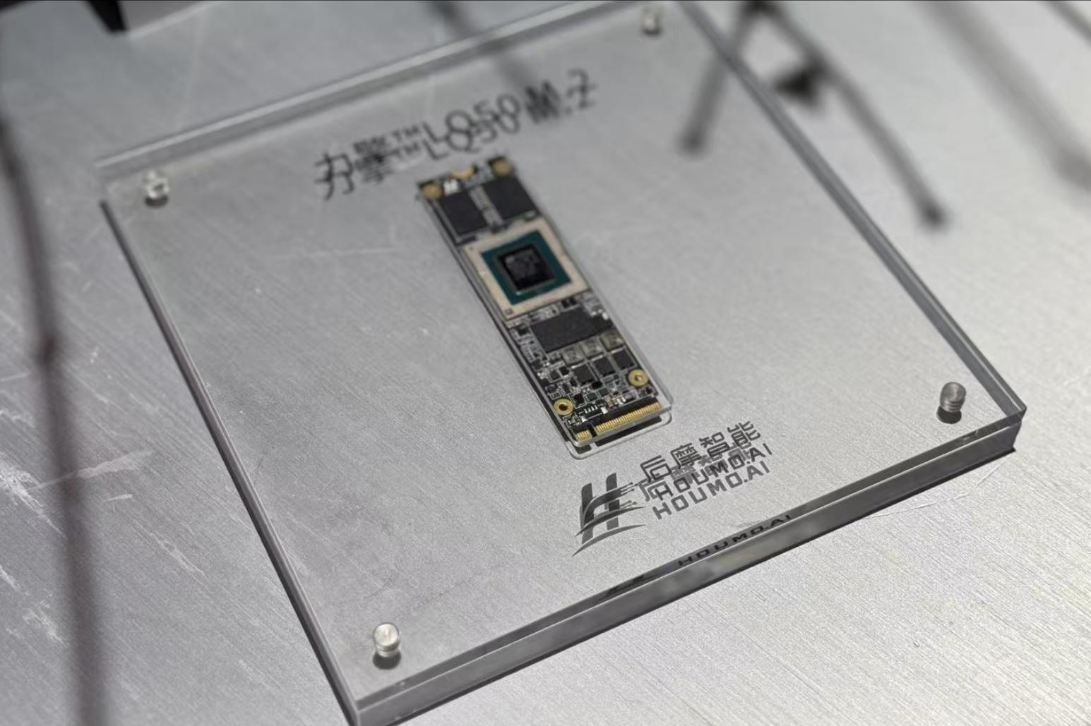 存算一体的漫界 M50，是如何让 LQ50 M.2 卡在小体积下实现 160TOPS 算力？(图1)